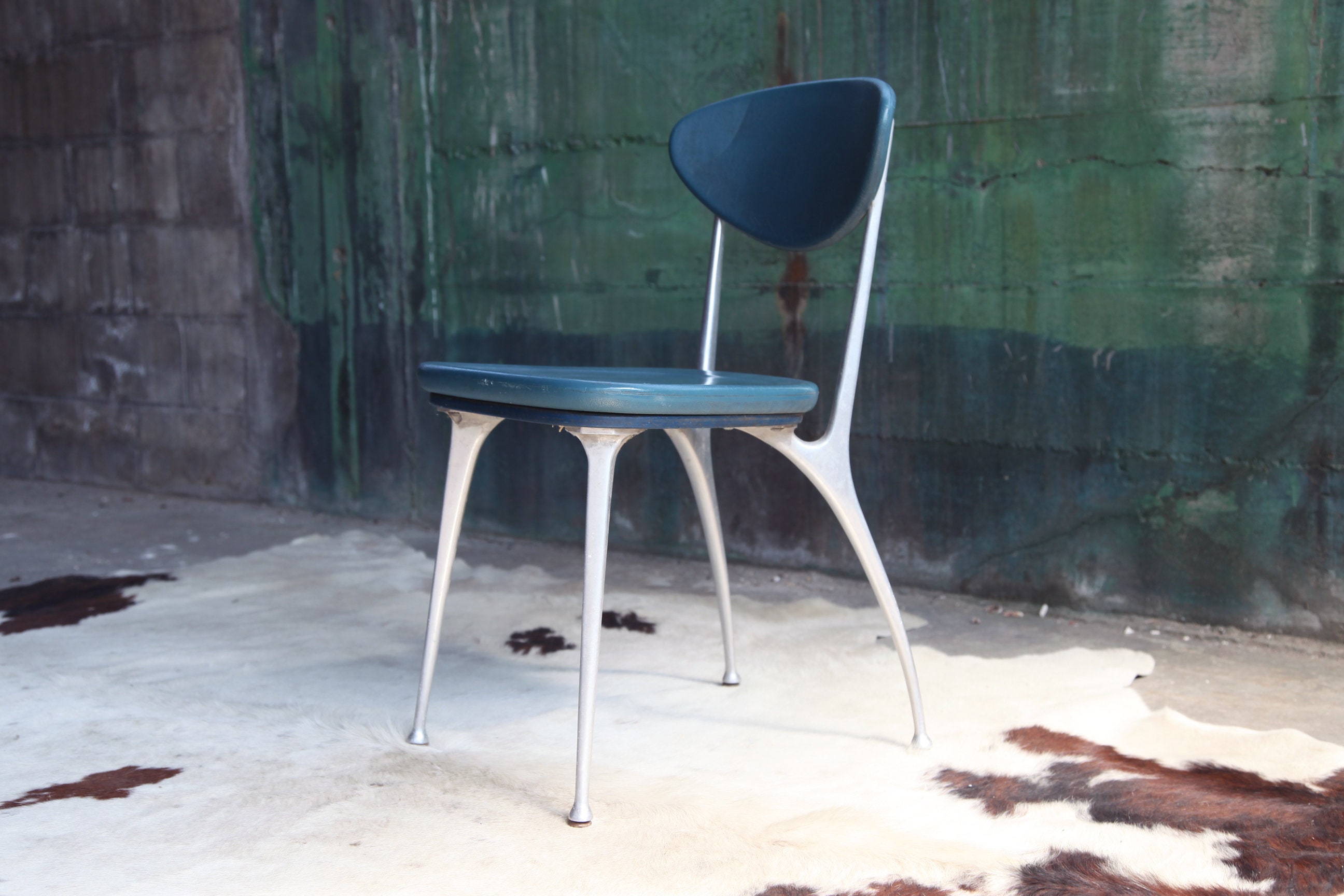 Early Shelby Williams Gazelle Chair in Blue Accent Side Mid Early Shelby Williams Gazelle Chair in Blue Accent Side Mid