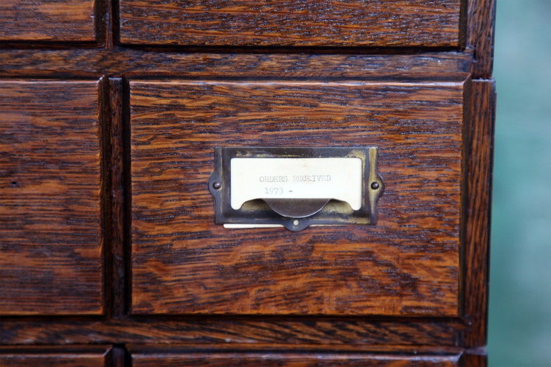 STUNNING 10 Drawer Tiger Oak Card Catalogue / Nicknack Drawers Cabinet Globe Wernicke Macey Mission Arts Crafts Stickley 1920s-MCM Vintage image 4