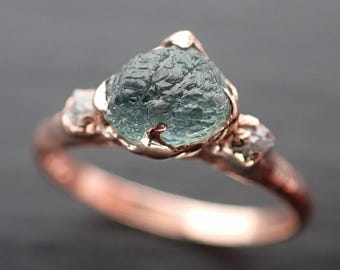モンタナ産原石サファイアの婚約指輪 • 原石ダイヤモンドのアクセント • 14Kローズゴールド • アンジェリン3668によるハンドメイド