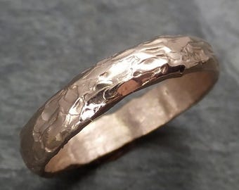 Rustieke trouwring • Massief goud • Handgemaakt door Angeline C04. metaal