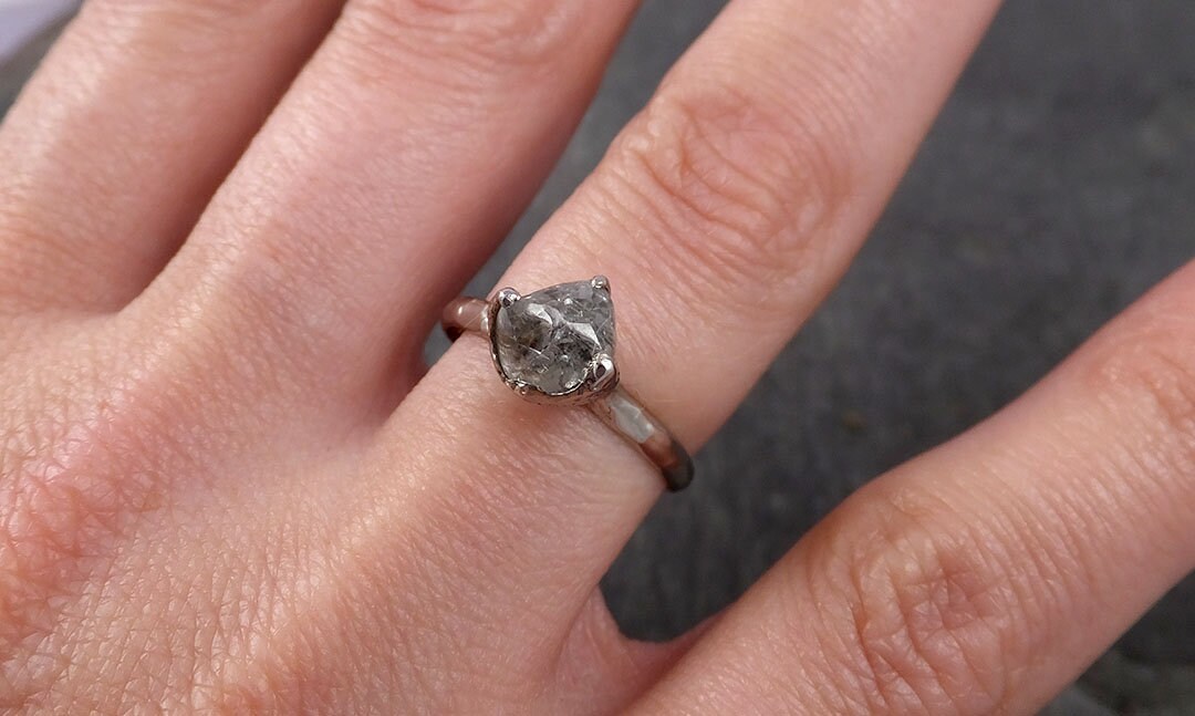Natural uncut octahedral salt and pepper Diamond Solitaire Etsy Nederland