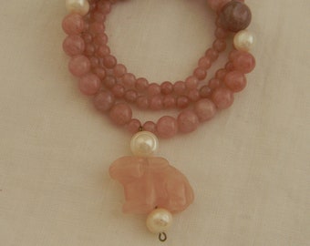 Rose quartz rabbit on rose quartz beads and fresh water pearls necklace , delicate necklace , rabbit for fertility & good fortune for women