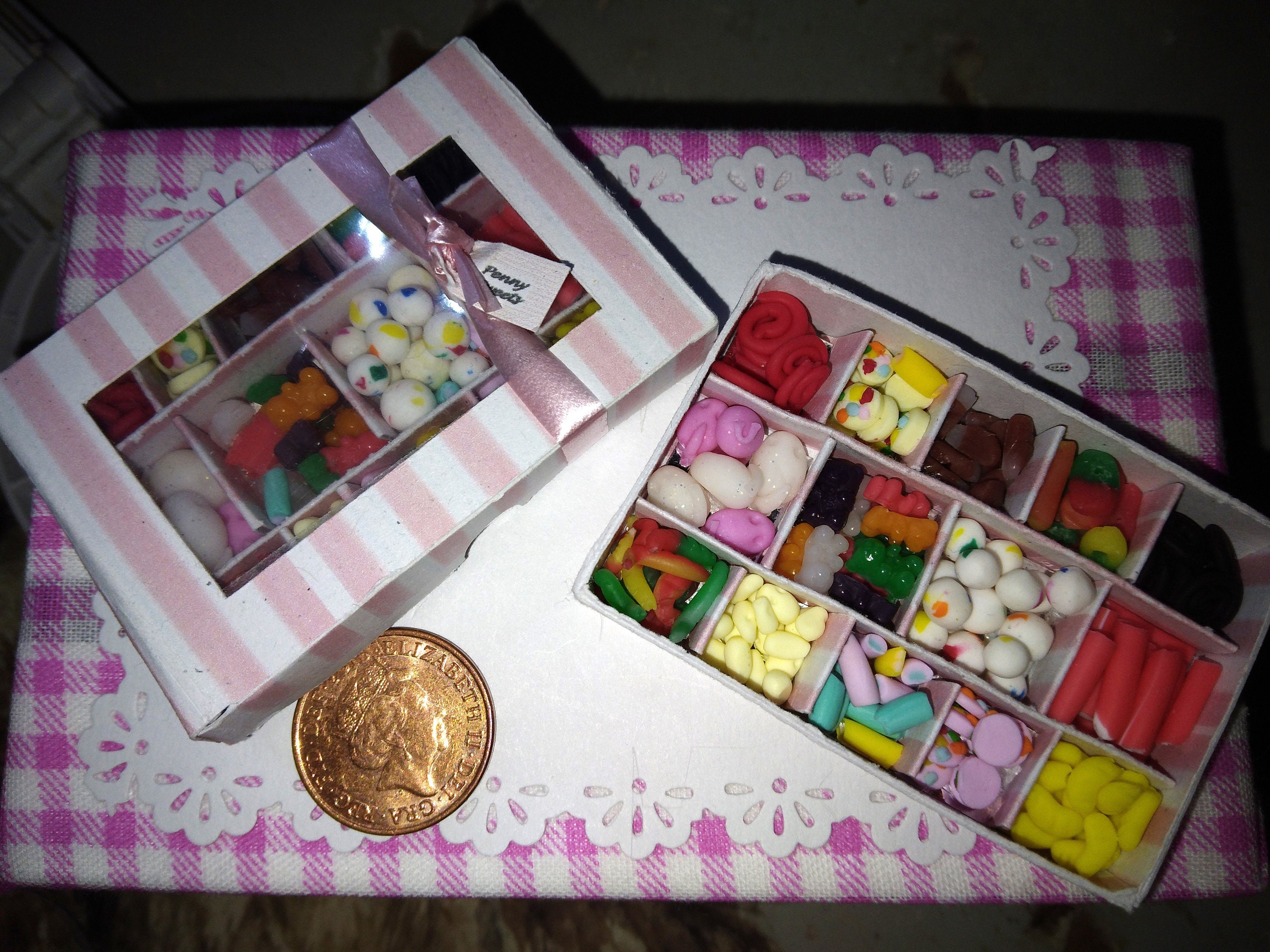 置物 PENNY SWEETS Penny candy hi-res stock photography and images - Alamy