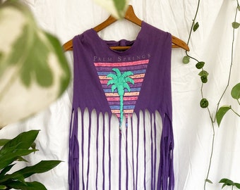 vintage halter crop top with fringe // palm springs // purple 80s 90s backless sleeveless vtg graphic tee // size S / M