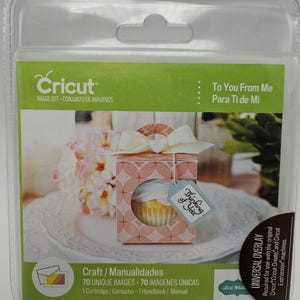 Cricut クラフト イメージ セット 2003225 「To You From Me」 NIP - 70 枚のユニークなイメージ 1 カートリッジ 093573588518