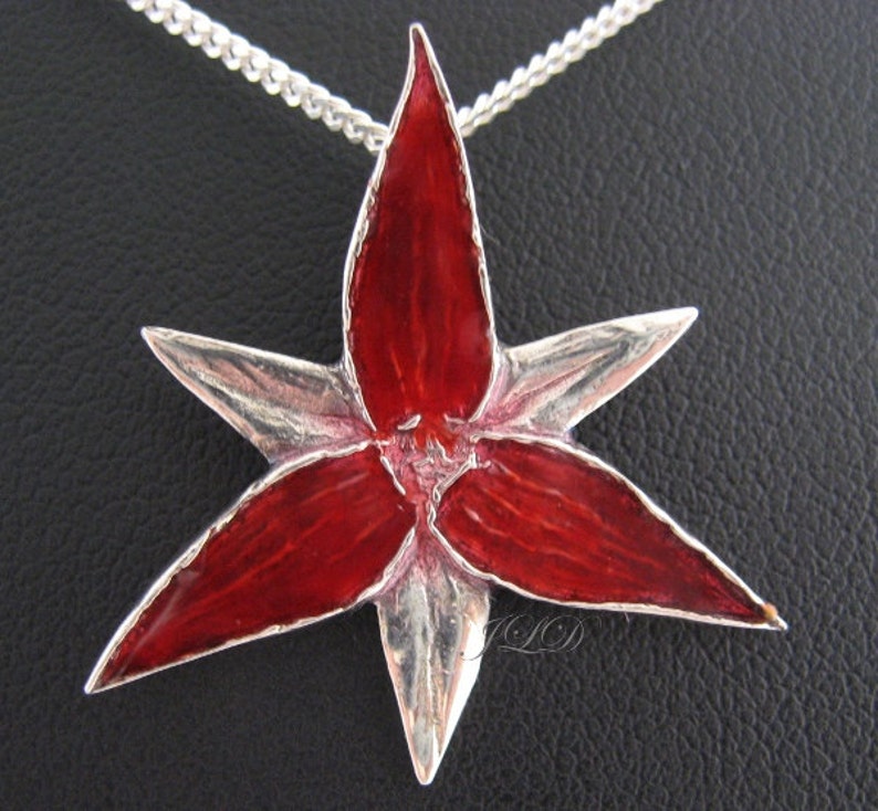 Trillium sterling silver pendant