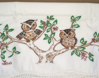 Pair of Embroidered Owl Pillowcases~~Vintage Pillowcases~~Embroidered Pillowcases~~Vintage Linens~~Owl Linens~~~Item #531