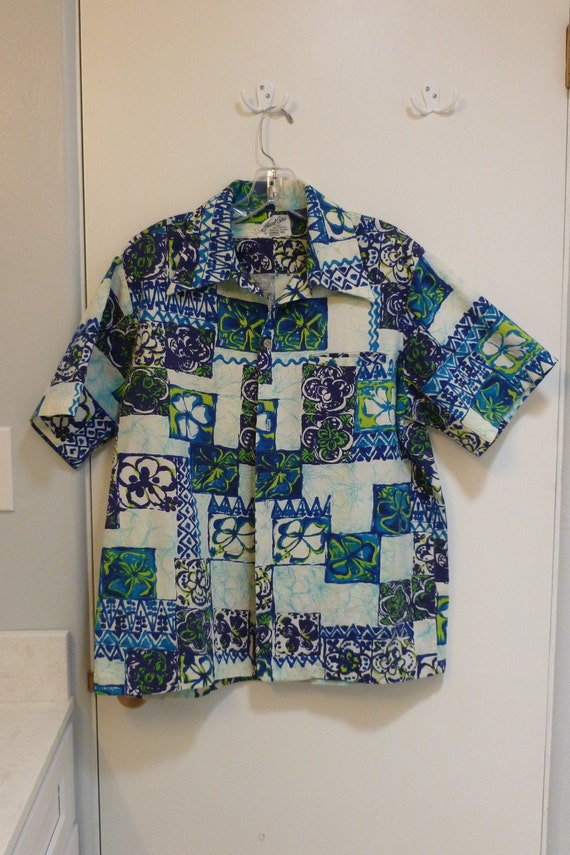 Casual Aire Hawaiian Shirt~~44" Chest~Reef Towers 