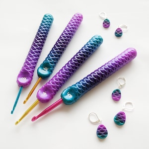 Mermaid Crochet Hook. Ergonomic Crochet Hook. Teal Purple gradient. Made to order
