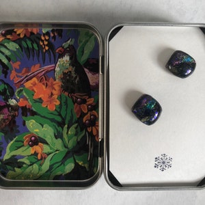 Diep in het hart van de jungle Dichroic glazen oorbellen OOAK