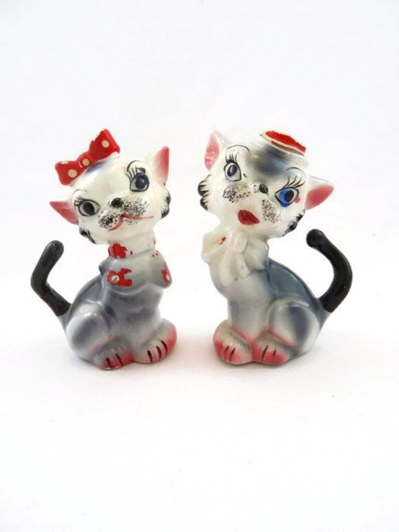 Vintage Cat Salt /& Pepper Shaker Red and White Polka Dot Anthropomorphic Gray and Black Collectible