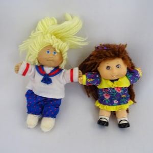 Vintage 2 Piece 1983 Cabbage Patch Miniature Dolls 6” Tall Yarn Hair Collectible