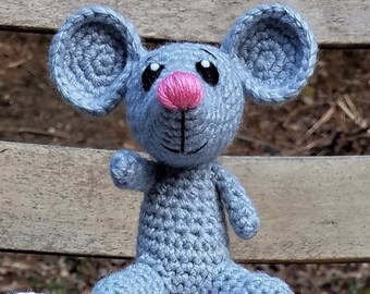 Little Gray Mouse crochet amigurumi pattern