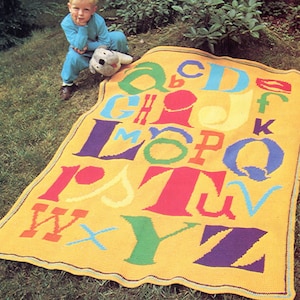 Iconisch gehaakt babydekentje met alfabet, Afghaanse steek met grafiek, digitale download pdf 51 x 66, vintage stijl kinderkamersfeer