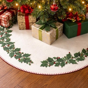 Holly Christmas Tree Skirt Felt Pattern pdf Vintage Retro Holiday Decor Instant Digital Download pdf