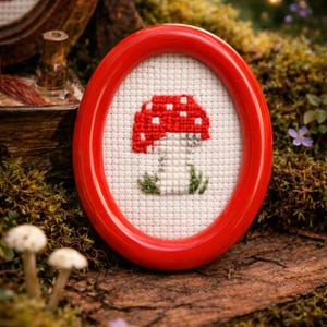 Patrón de punto de cruz de mini hongo (PDF), descarga digital para uso inmediato, hongo venenoso del bosque musgoso