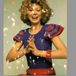 10 Summer of Love gehaakte patronen uit de jaren 70 pdf, hemd, kanten topjes, korte short boxpakje met bijpassende triangel-bikinitop, hoeden met rand