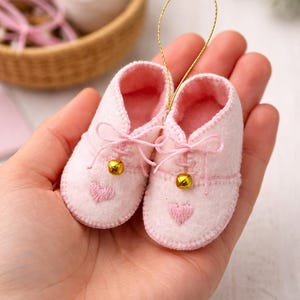 Vintage Felt Pattern PDF - Gift Toppers or Tree Ornament Baby Shoes for Baby's First Christmas, Digital Download, 2 1/2" x 1 1/2" inches