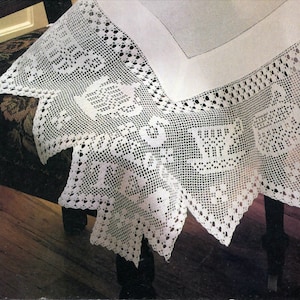 Patrón de mantel de crochet con filetes para la hora del té, borde de encaje para coser, descarga digital instantánea de libro electrónico en formato PDF, motivo de taza de té vintage MCM