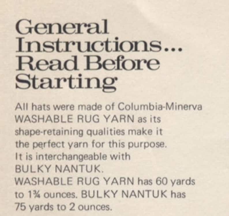 Pu&ograve; includere: Pubblicit&agrave; vintage con il testo "Istruzioni generali... Leggere prima di iniziare". Descrive l'uso di Columbia-Minerva WASHABLE RUG YARN per la realizzazione di cappelli, evidenziando le sue qualit&agrave; di mantenimento della forma. Menziona anche il filato BULKY NANTUK.