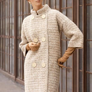 Wzór na płaszcz dzianinowy z 1960 r., do pobrania w formacie PDF, dwurzędowy i ciepły na zimę