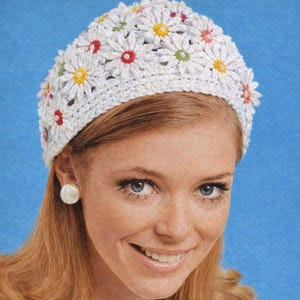 4 - jaren 60 gehaakte mutspatronen pdf, instant digitale download, madeliefjepet, roze snood, hoed met kleine rand en een mooie gele zomerpet