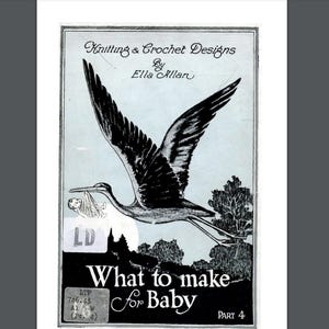 Puede incluir: Una ilustración en blanco y negro de una cigüeña llevando un bebé en su pico. La imagen es de un libro vintage de diseños de tejido y ganchillo titulado "What to make for Baby" de Ella Allan. El libro es la parte 4 de una serie.