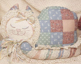 4 Katzen Dekokissen Schnittmuster PDF Sofortiger digitaler Download zur sofortigen Verwendung, Patchwork 80er Jahre Deocr mit Gingham Patchwork Spitze & Ric Rac