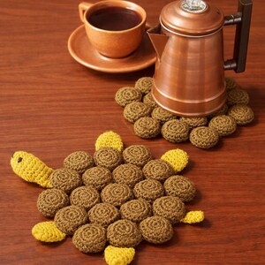 Turtle Bottle Cap Trivet Crochet Pattern: Retro 1970s Hot Pad (PDF Download)