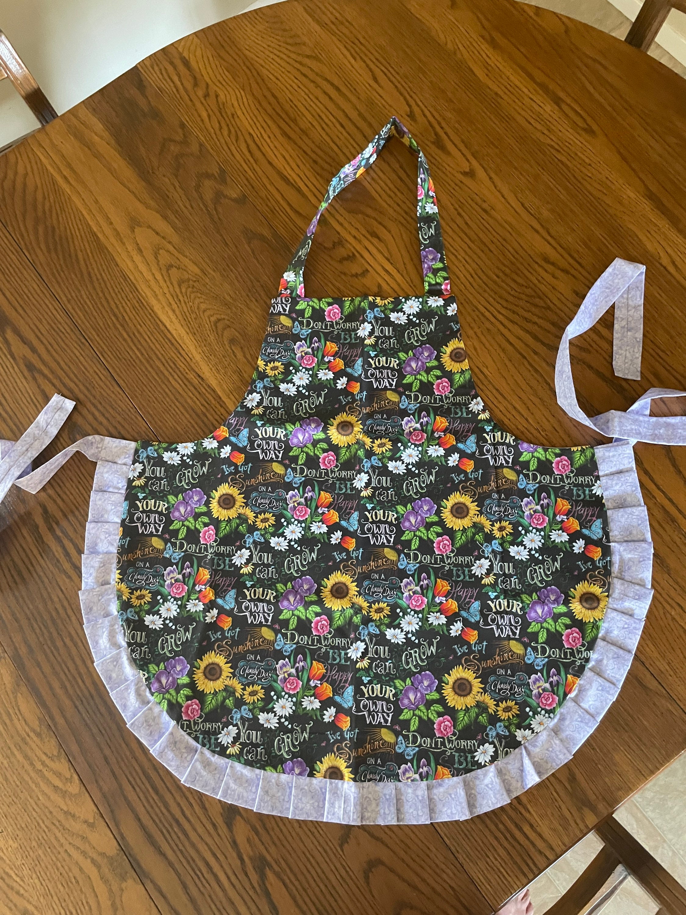 Pottery Apron for My Artist Sister! (Made in about 3 hours!) : r/sewing