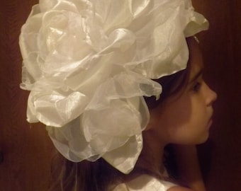Tocado de boda Enorme rosa blanca espectacular sombrero Derby Sombrero Extra grande Rose Clip Peine