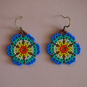 Huichol style seed bead flower earrings! cornflower blue and seafoam green beaded floral earrings. handmade beaded dangle earrings.
