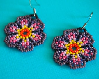 Huichol style seed bead flower earrings! dark purple and pink ombre beaded floral earrings. handmade beaded dangle earrings.