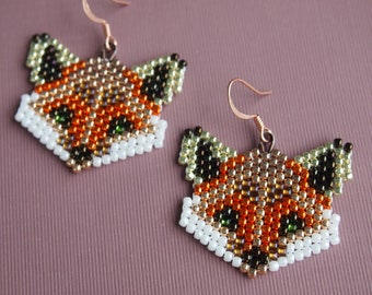 Pendientes de zorro con cuentas: Colgantes de cuentas Toho de color naranja metalizado.