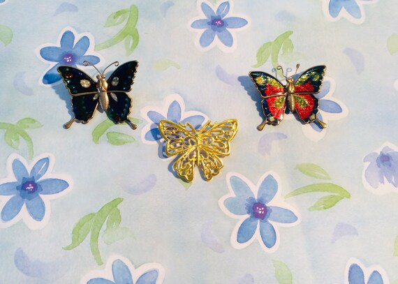 Vintage Metal Enamel Faux Pearl Butterfly Pin / B… - image 2