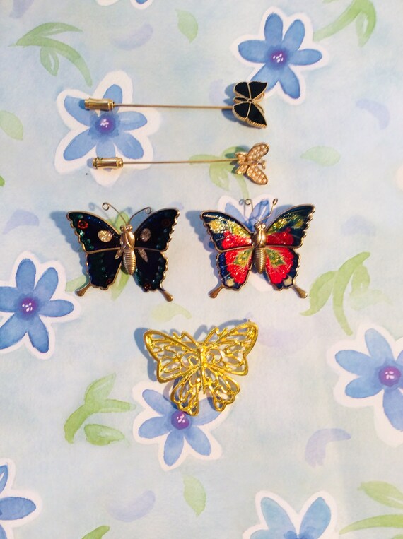 Vintage Metal Enamel Faux Pearl Butterfly Pin / B… - image 1