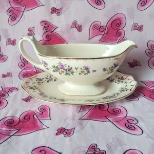 Homer Laughlin Eggshell Georgian 53N5 Gravy Boat with Plate