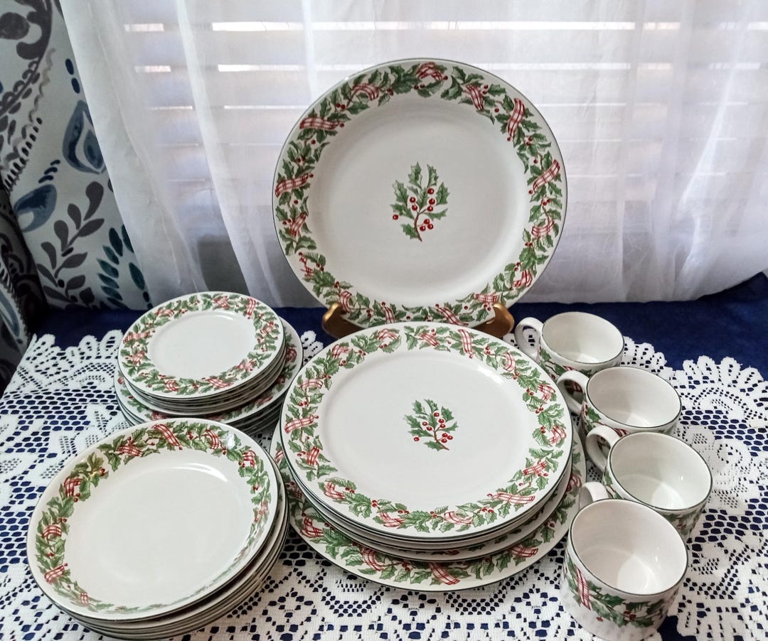 Vintage Holiday Ribbon Christmas Dinnerware Set by Majesticware - Etsy