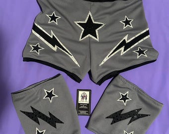 Pro wrestling gear set biker shorts and knee pad covers with stars size 30-32”