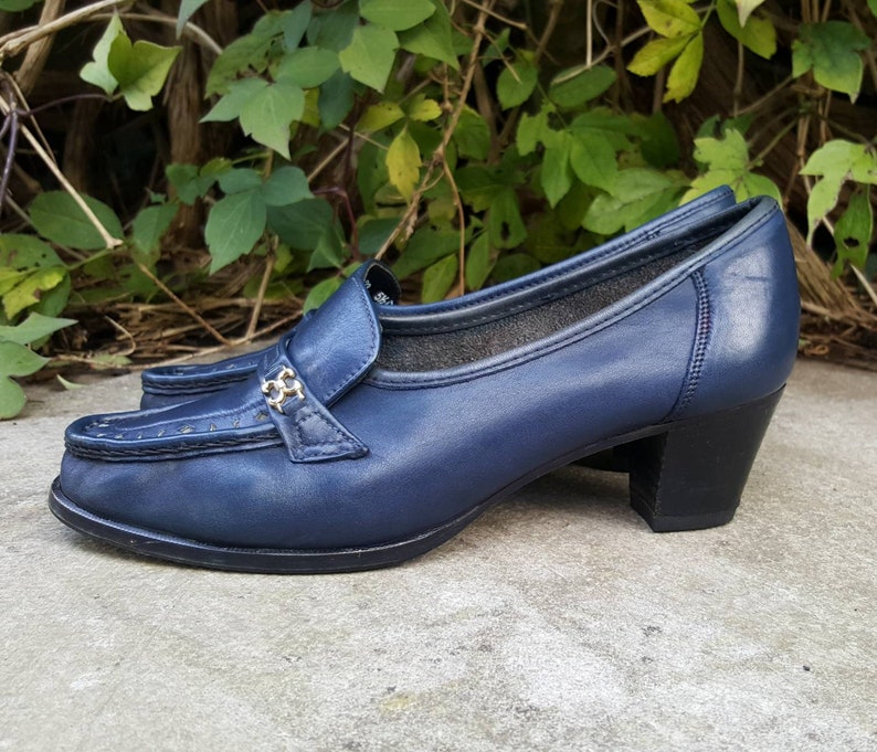Vintage 1980/'s Clarks Navy Blue Chunky Heeled Moccasins Loafer UK size 5.
