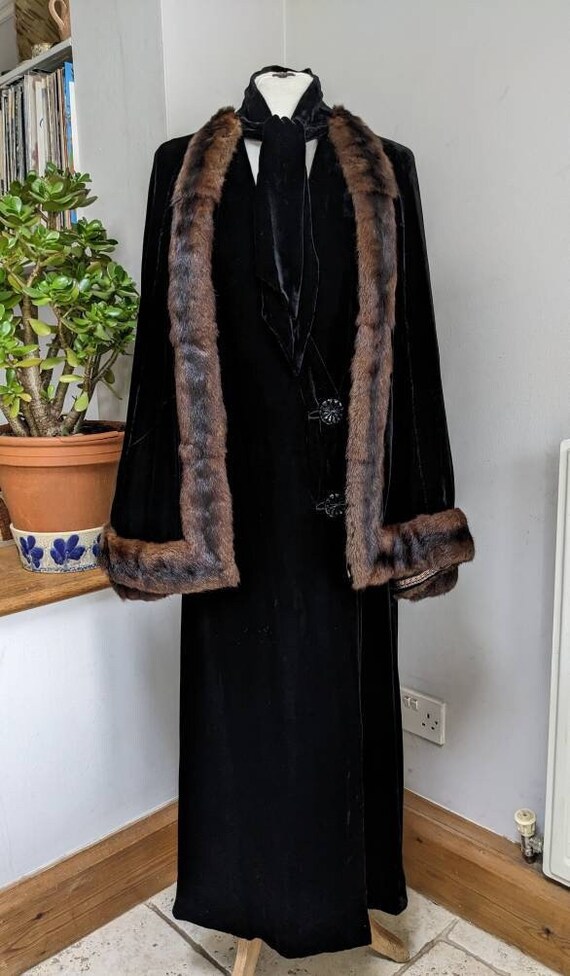 1930's Art Deco Black Silk Velvet and Fur Full Le… - image 1