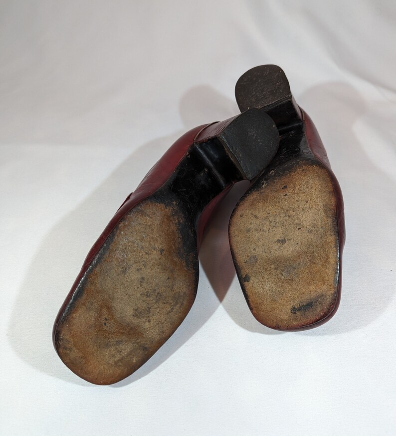 Vintage 1960's Russell and Bromley Burgundy Red Loafers with a silver Chain. UK image 6