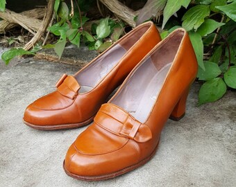 January Sale 50 b% Off !! Vintage 1940/50's Tan Brown Leather Slip On Heeled Shoes. UK Size 3.5 - 4.