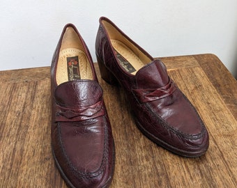 Vintage 1980 rosso bordeaux slip on mocassini con tacchi in legno grosso. Taglia UK 6.5/7.