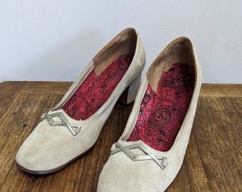 Vintage 1960's Beige Suede Chunky Heeled Shoes. UK Size 4.