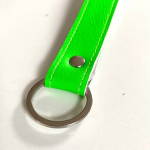 Schlüsselband Neon grün mit Silber innen, Echtleder 17 cm Schlaufe Schlüssel Handschlaufe Bild 6