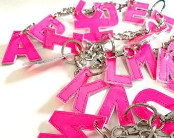 A-Z Buchstabe pink Leder personalisiert Anhänger