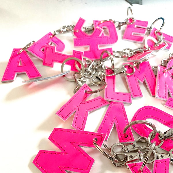 A-Z Buchstabe pink Leder personalisiert Anhänger