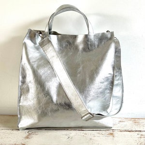 Großer Silber Shopper, Glanz,große Schultertasche Leder, 2in1, kleine Tasche, Partytasche, breiter Gurt, variabel, Ledershopper, Ledertasche