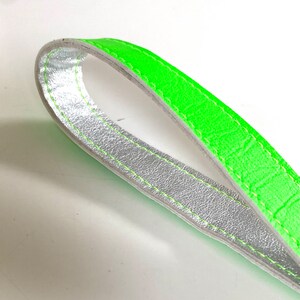 Schlüsselband Neon grün mit Silber innen, Echtleder 17 cm Schlaufe Schlüssel Handschlaufe Bild 5